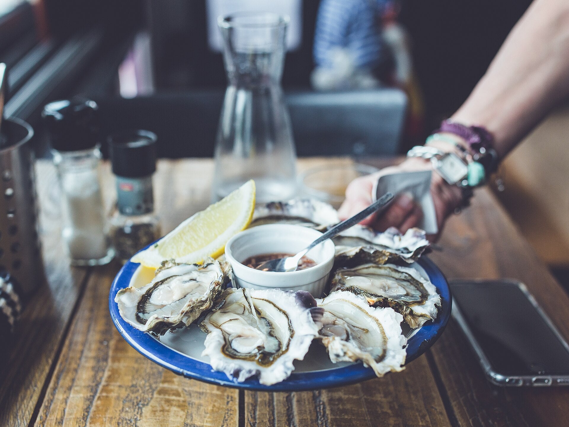 Oysters with lemon