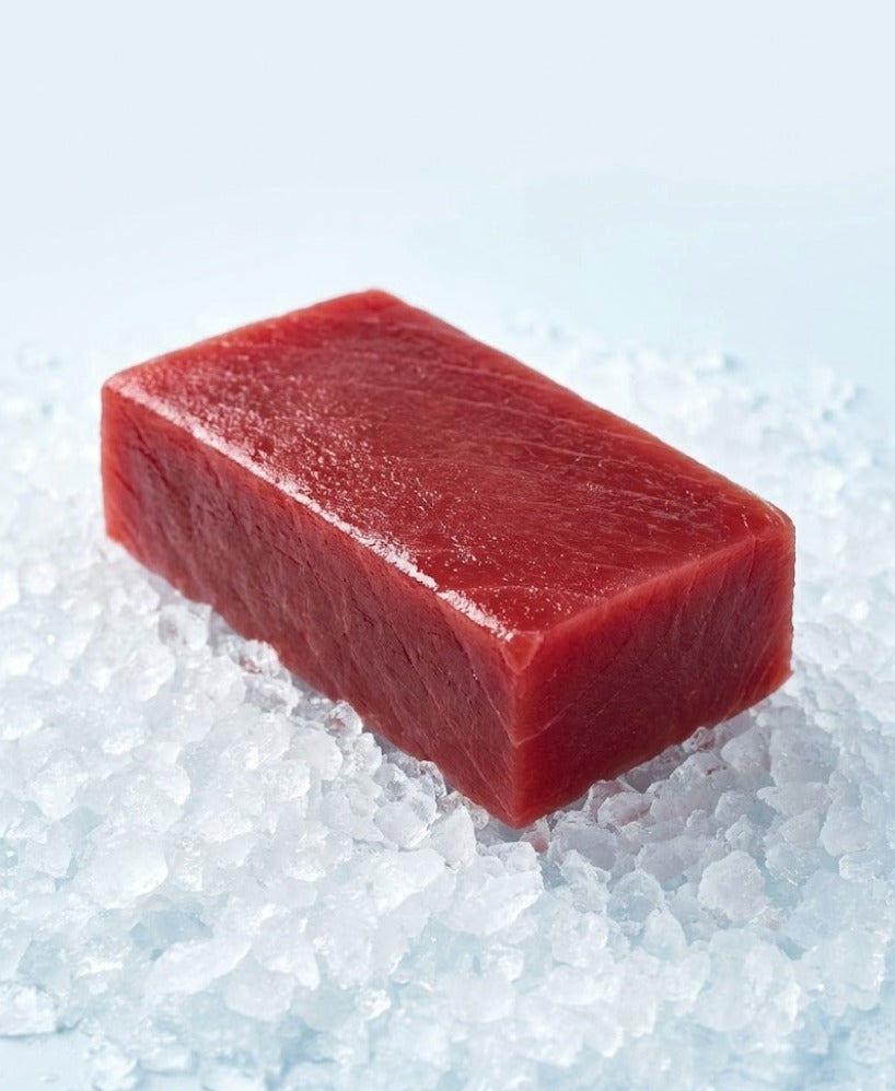 Tuna loin on crushed ice